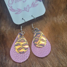 Load image into Gallery viewer, Earring 0038 Pink Snake